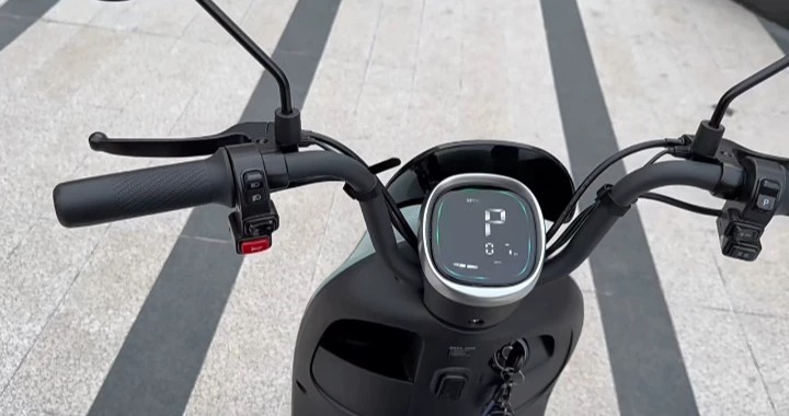 个人闲置爱玛同款电动车，二手出售，可上白牌，续航50公里，包大容量电池，48伏60伏72伏通用！